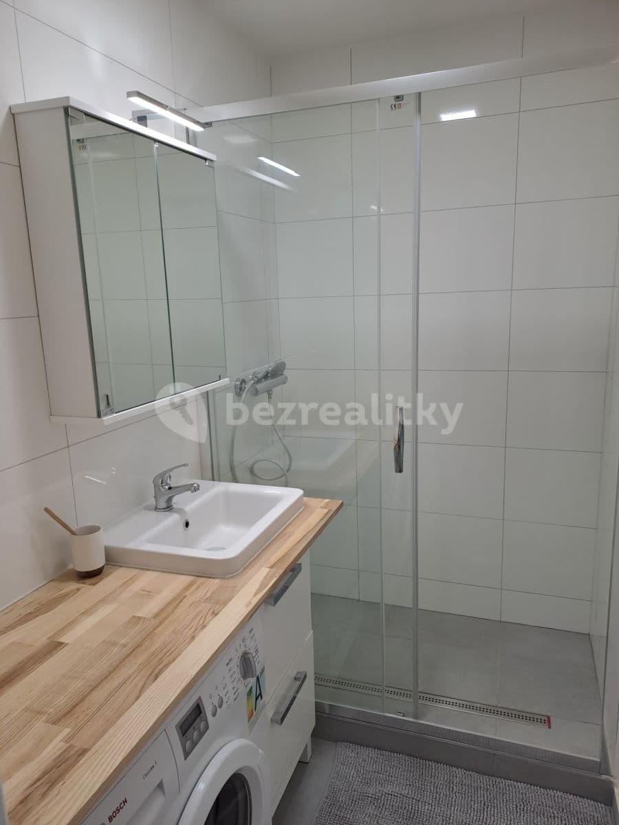 Prenájom bytu 2-izbový 42 m², Ciolkovského, Praha, Praha Prenájom bytu 2-izbový 42 m², Ciolkovského, Praha, Praha