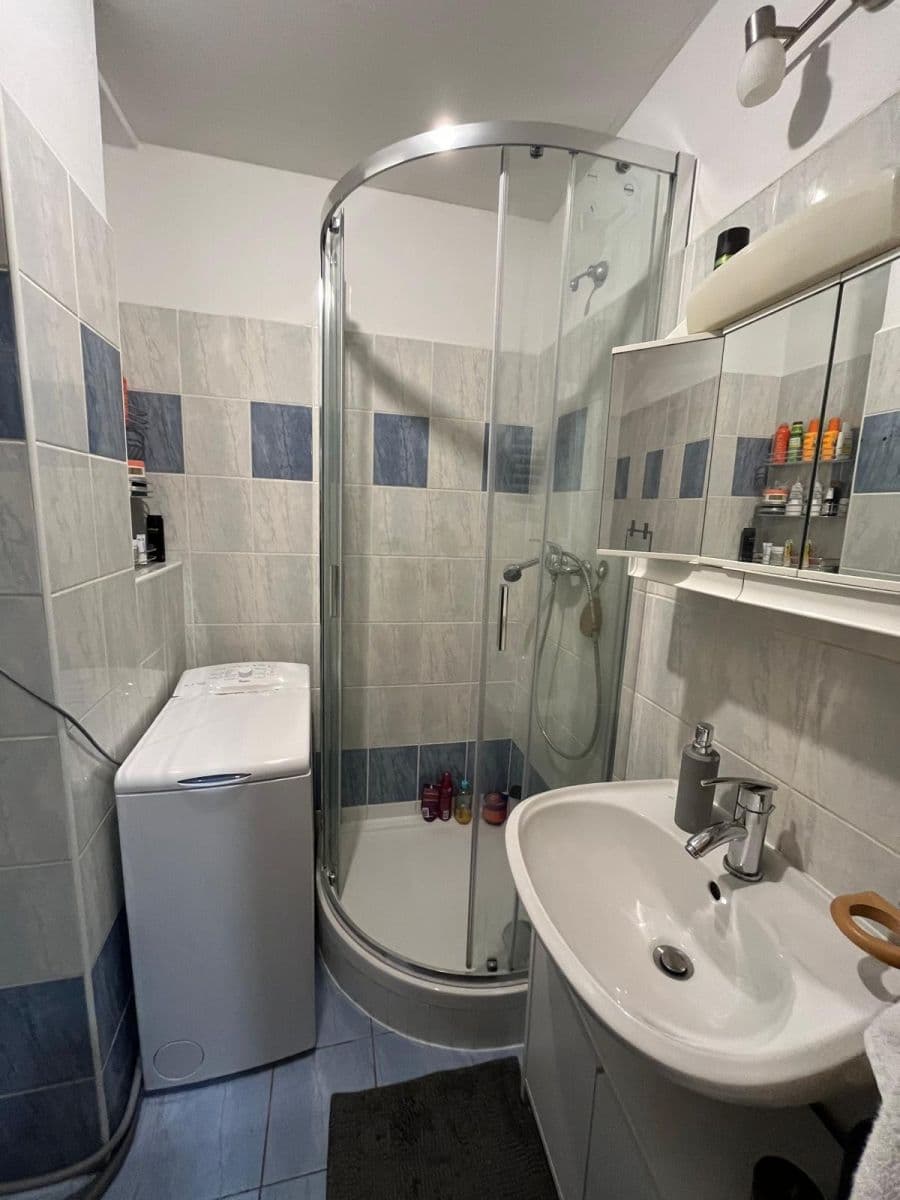 Prenájom bytu 1-izbový 35 m², Kouřimská, Praha, Praha Prenájom bytu 1-izbový 35 m², Kouřimská, Praha, Praha