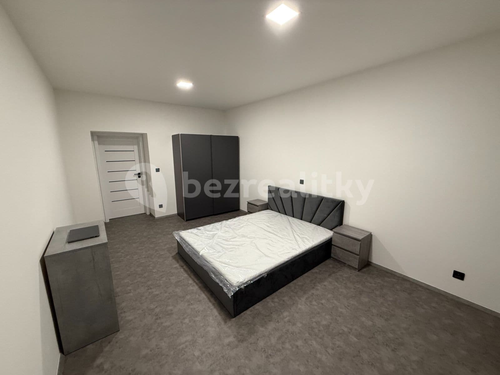 Prenájom bytu 2-izbový 60 m², Lorencova, Zlín, Zlínský kraj Prenájom bytu 2-izbový 60 m², Lorencova, Zlín, Zlínský kraj