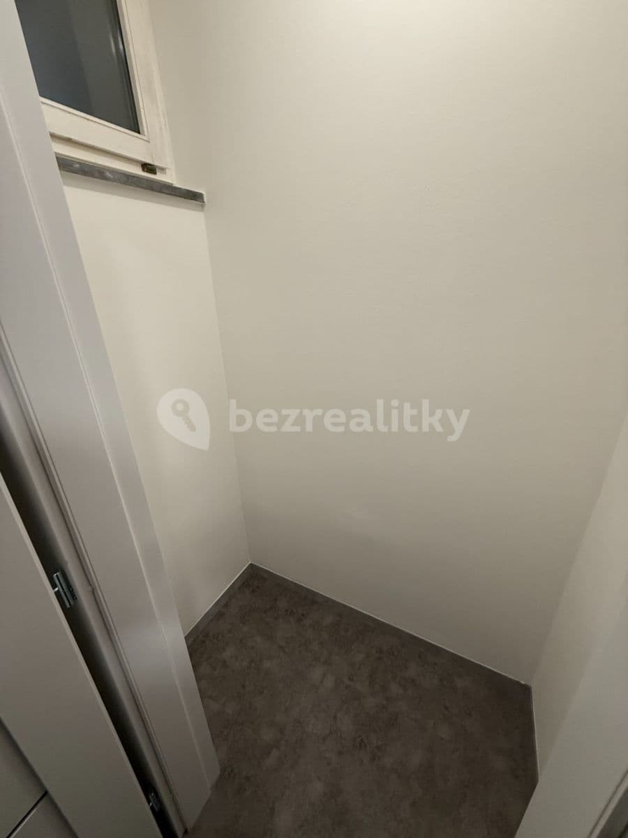 Prenájom bytu 2-izbový 60 m², Lorencova, Zlín, Zlínský kraj Prenájom bytu 2-izbový 60 m², Lorencova, Zlín, Zlínský kraj