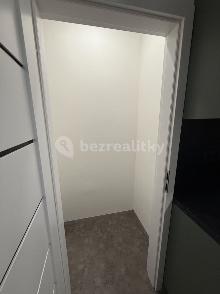 Prenájom bytu 2-izbový 60 m², Lorencova, Zlín, Zlínský kraj Prenájom bytu 2-izbový 60 m², Lorencova, Zlín, Zlínský kraj