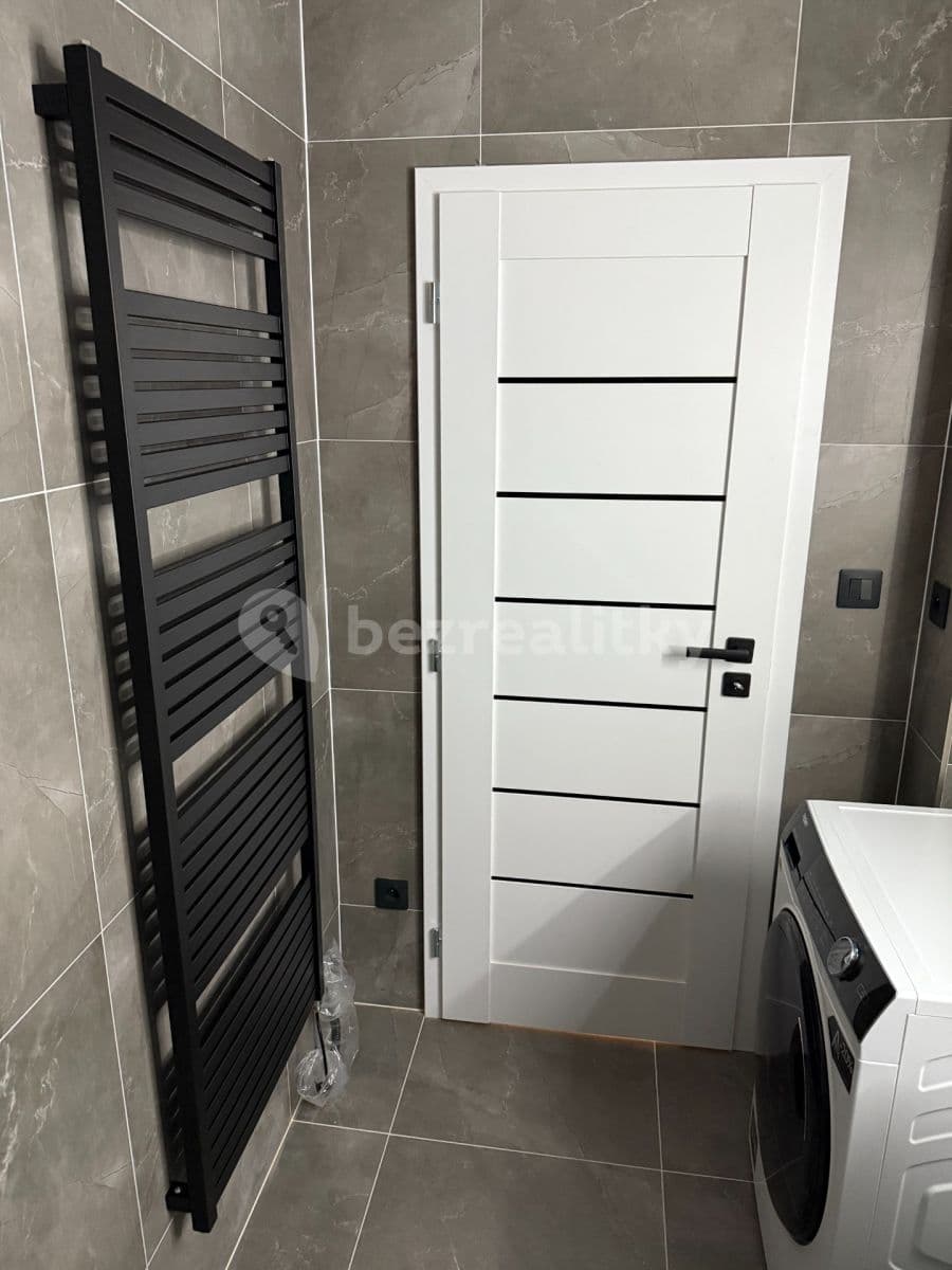 Prenájom bytu 2-izbový 60 m², Lorencova, Zlín, Zlínský kraj Prenájom bytu 2-izbový 60 m², Lorencova, Zlín, Zlínský kraj