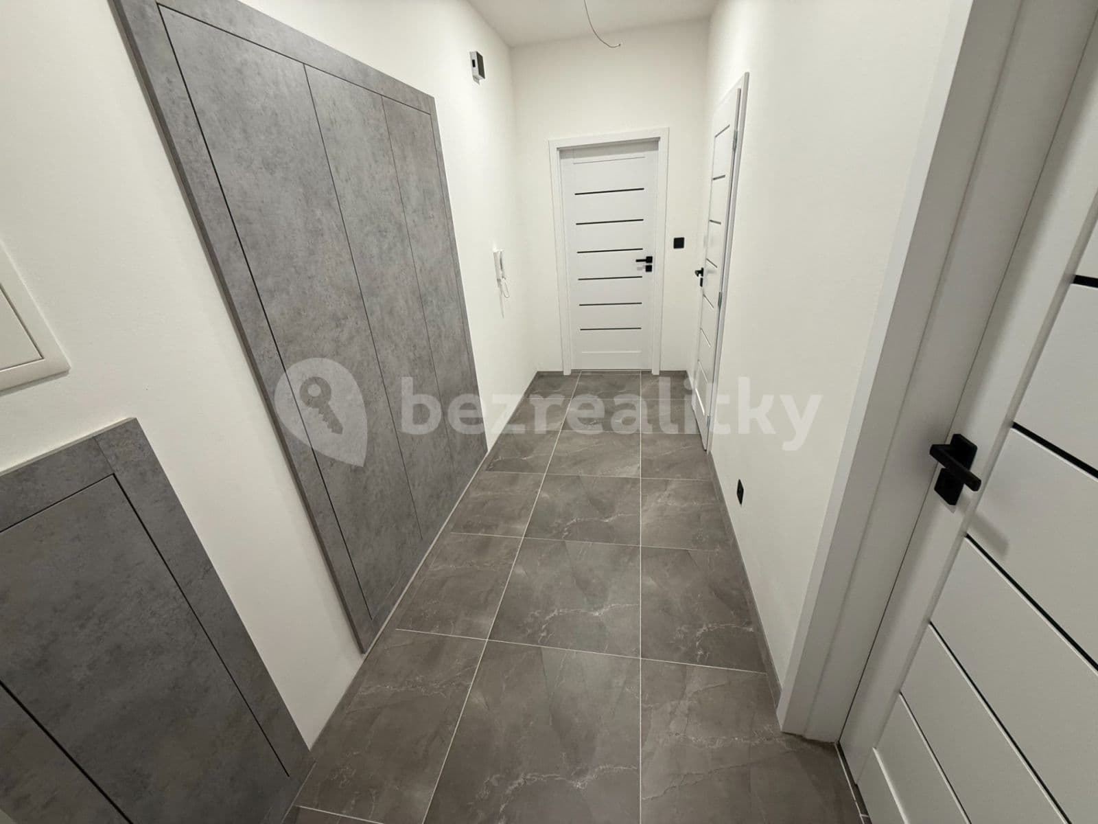 Prenájom bytu 2-izbový 60 m², Lorencova, Zlín, Zlínský kraj Prenájom bytu 2-izbový 60 m², Lorencova, Zlín, Zlínský kraj