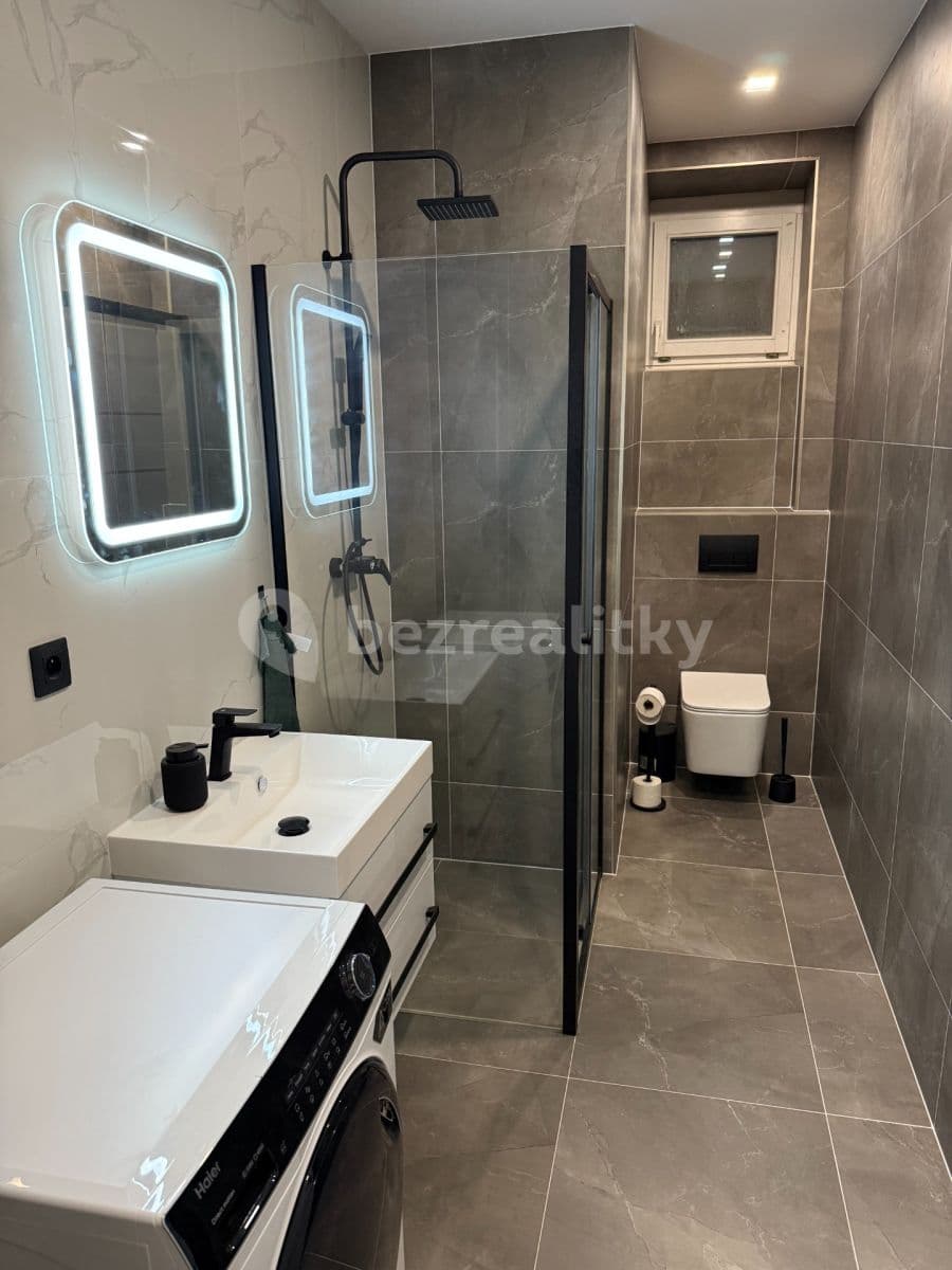 Prenájom bytu 2-izbový 60 m², Lorencova, Zlín, Zlínský kraj Prenájom bytu 2-izbový 60 m², Lorencova, Zlín, Zlínský kraj