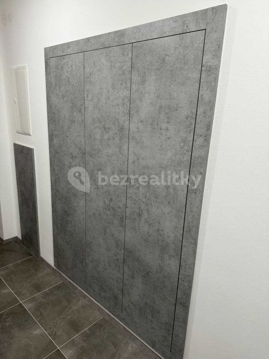 Prenájom bytu 2-izbový 60 m², Lorencova, Zlín, Zlínský kraj Prenájom bytu 2-izbový 60 m², Lorencova, Zlín, Zlínský kraj