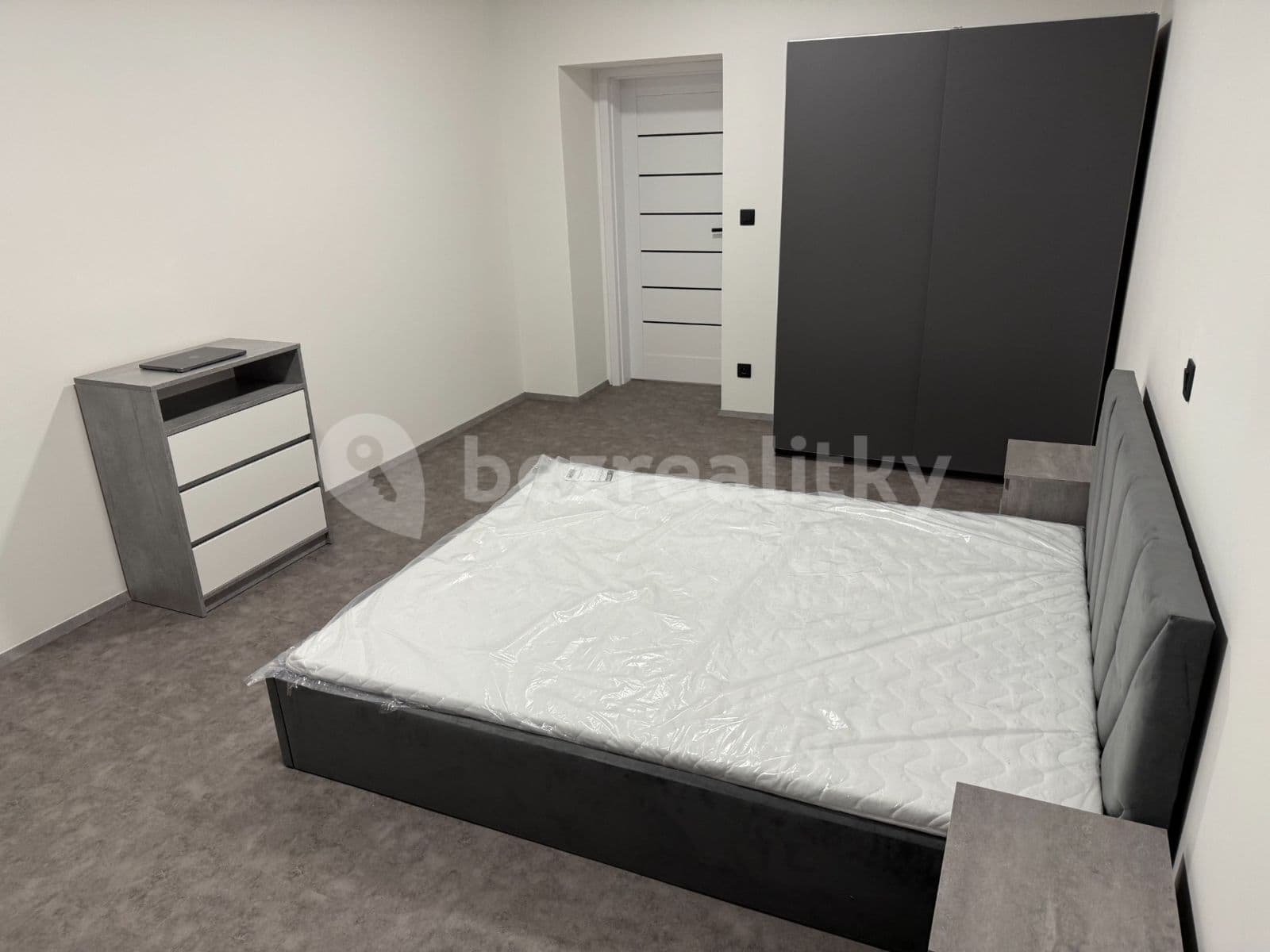 Prenájom bytu 2-izbový 60 m², Lorencova, Zlín, Zlínský kraj Prenájom bytu 2-izbový 60 m², Lorencova, Zlín, Zlínský kraj