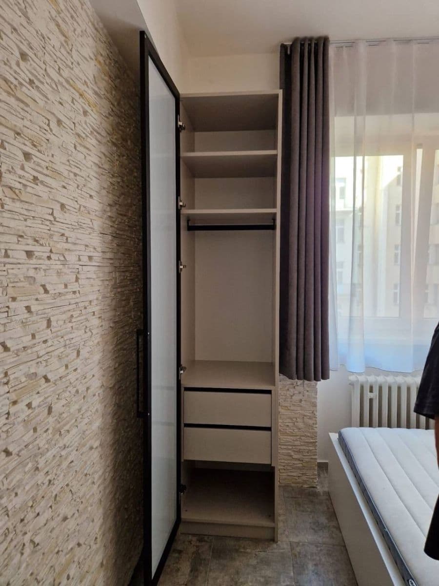 Prenájom bytu 1-izbový 17 m², Sokolská, Praha, Praha Prenájom bytu 1-izbový 17 m², Sokolská, Praha, Praha