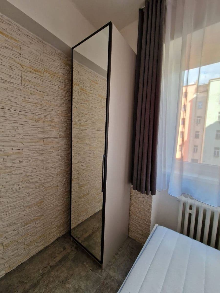 Prenájom bytu 1-izbový 17 m², Sokolská, Praha, Praha Prenájom bytu 1-izbový 17 m², Sokolská, Praha, Praha