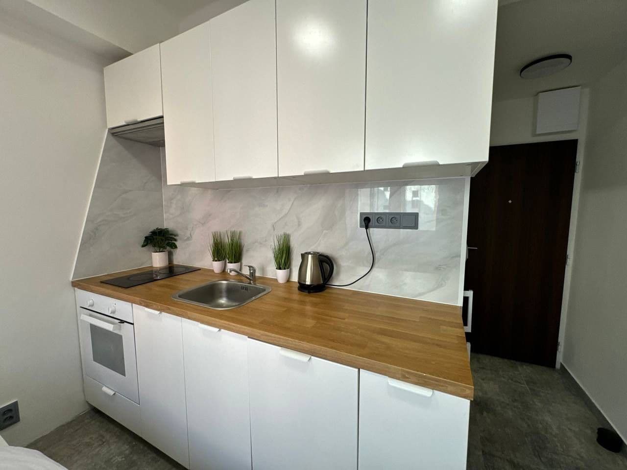 Prenájom bytu 1-izbový 17 m², Sokolská, Praha, Praha Prenájom bytu 1-izbový 17 m², Sokolská, Praha, Praha