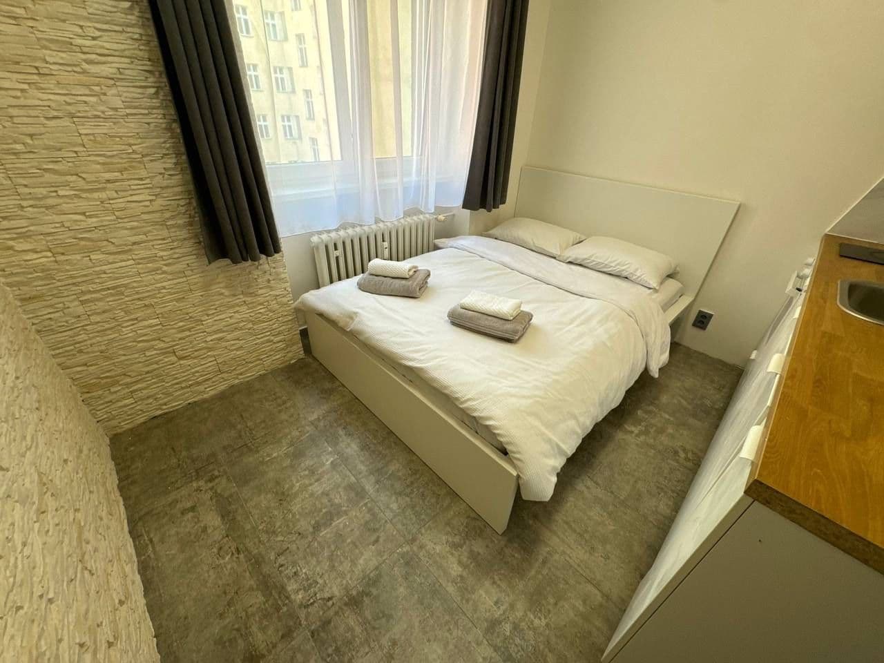 Prenájom bytu 1-izbový 17 m², Sokolská, Praha, Praha Prenájom bytu 1-izbový 17 m², Sokolská, Praha, Praha