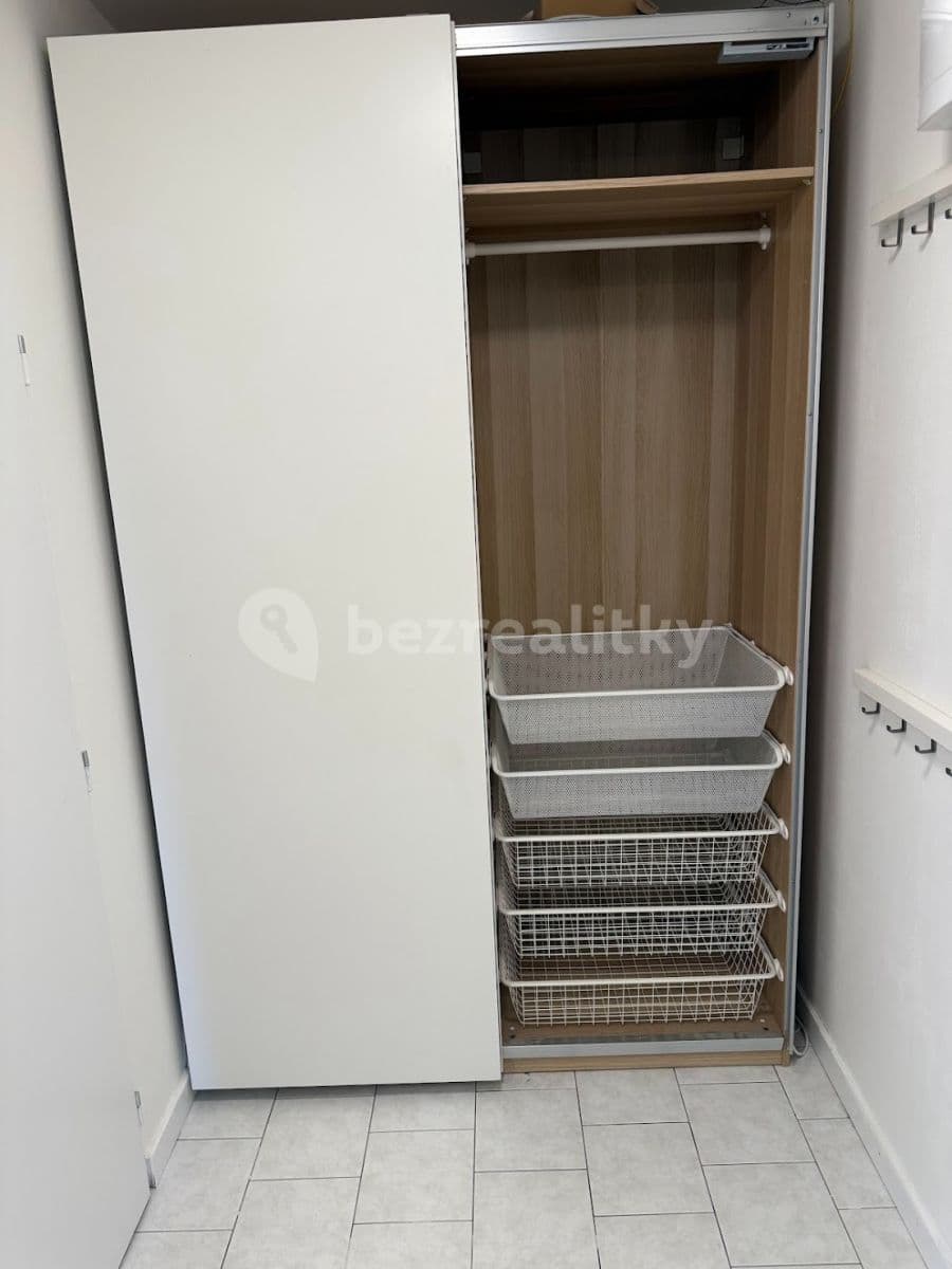 Prenájom bytu 2-izbový 43 m², Skuteckého, Praha, Praha Prenájom bytu 2-izbový 43 m², Skuteckého, Praha, Praha