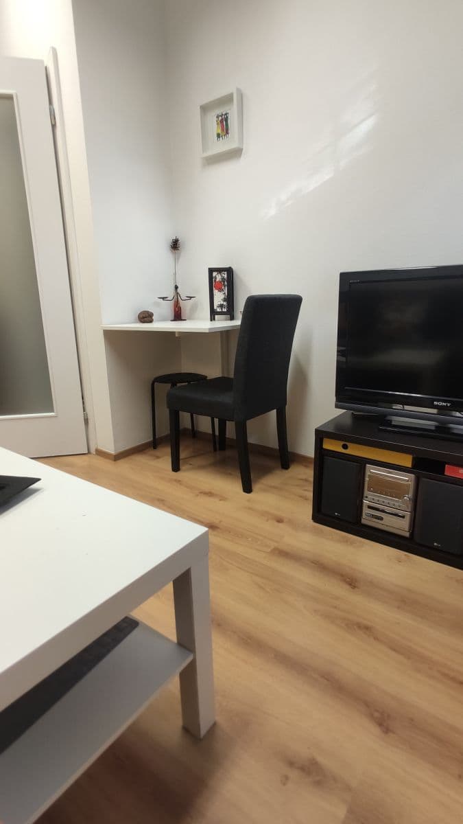 Prenájom bytu 35 m², Dvacátého osmého pluku, Praha, Praha Prenájom bytu 35 m², Dvacátého osmého pluku, Praha, Praha