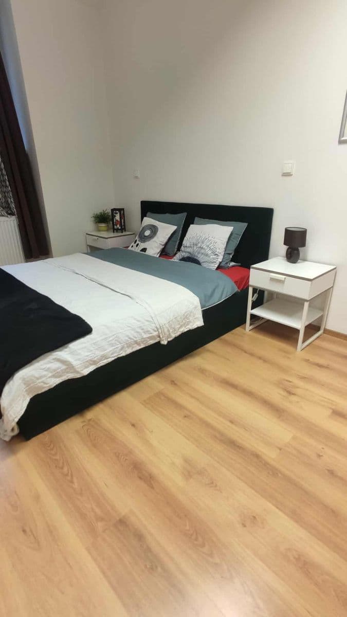 Prenájom bytu 35 m², Dvacátého osmého pluku, Praha, Praha Prenájom bytu 35 m², Dvacátého osmého pluku, Praha, Praha