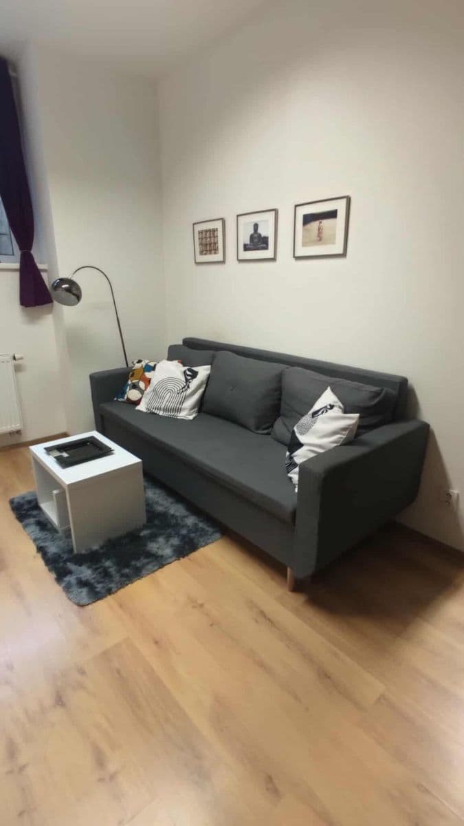 Prenájom bytu 35 m², Dvacátého osmého pluku, Praha, Praha Prenájom bytu 35 m², Dvacátého osmého pluku, Praha, Praha