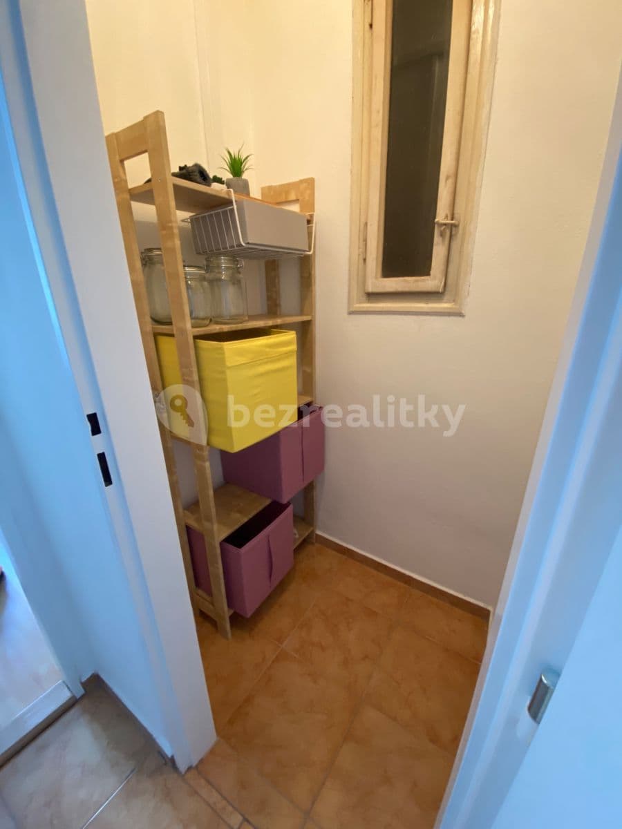Prenájom bytu 2-izbový 43 m², náměstí Dr. Václava Holého, Praha, Praha Prenájom bytu 2-izbový 43 m², náměstí Dr. Václava Holého, Praha, Praha