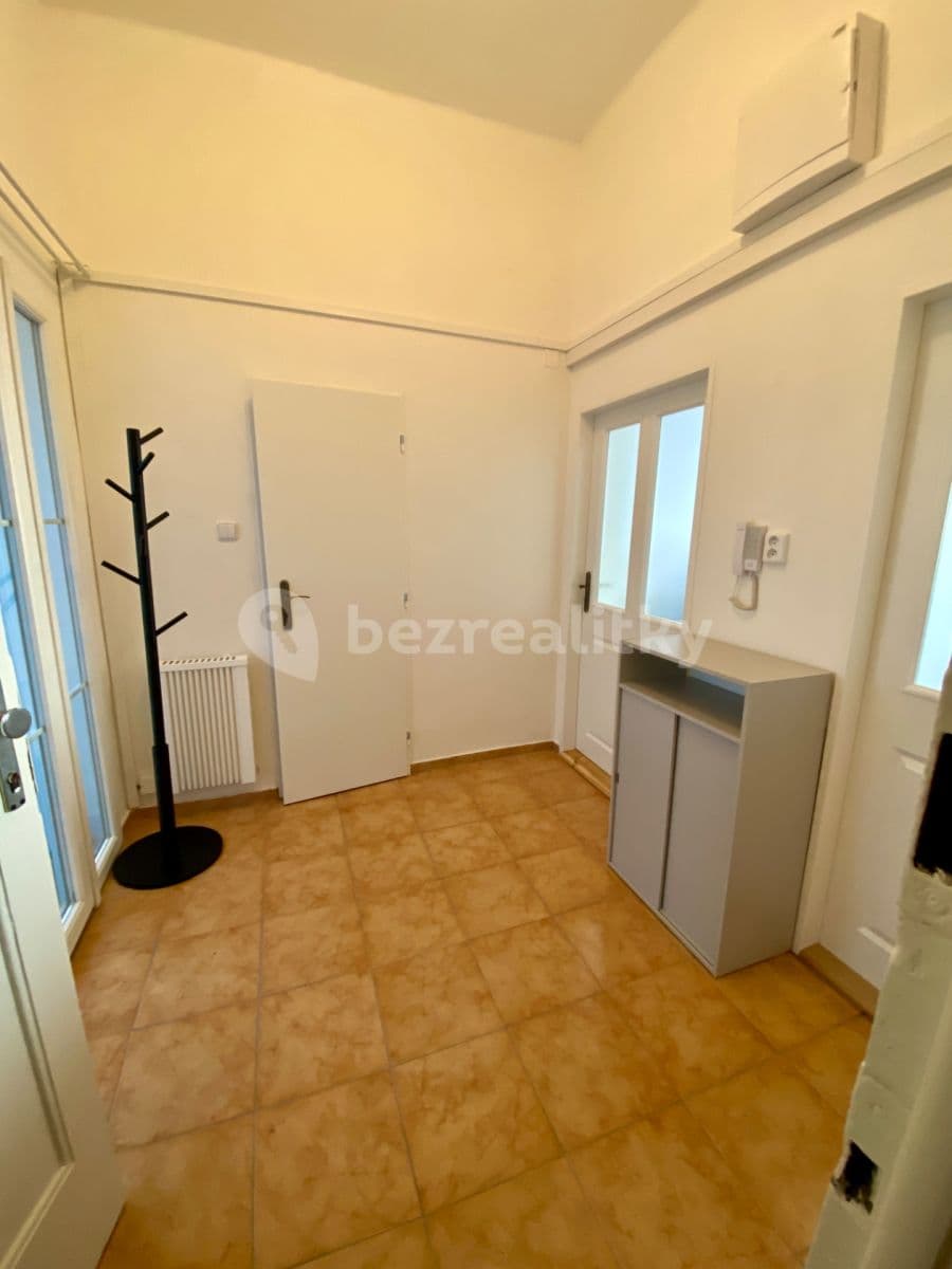 Prenájom bytu 2-izbový 43 m², náměstí Dr. Václava Holého, Praha, Praha Prenájom bytu 2-izbový 43 m², náměstí Dr. Václava Holého, Praha, Praha