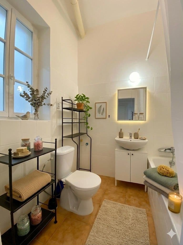 Prenájom bytu 2-izbový 43 m², náměstí Dr. Václava Holého, Praha, Praha Prenájom bytu 2-izbový 43 m², náměstí Dr. Václava Holého, Praha, Praha