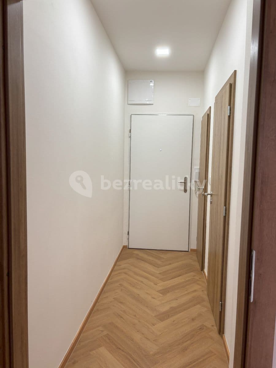 Prenájom bytu 1-izbový 28 m², Přístavní, Praha, Praha Prenájom bytu 1-izbový 28 m², Přístavní, Praha, Praha
