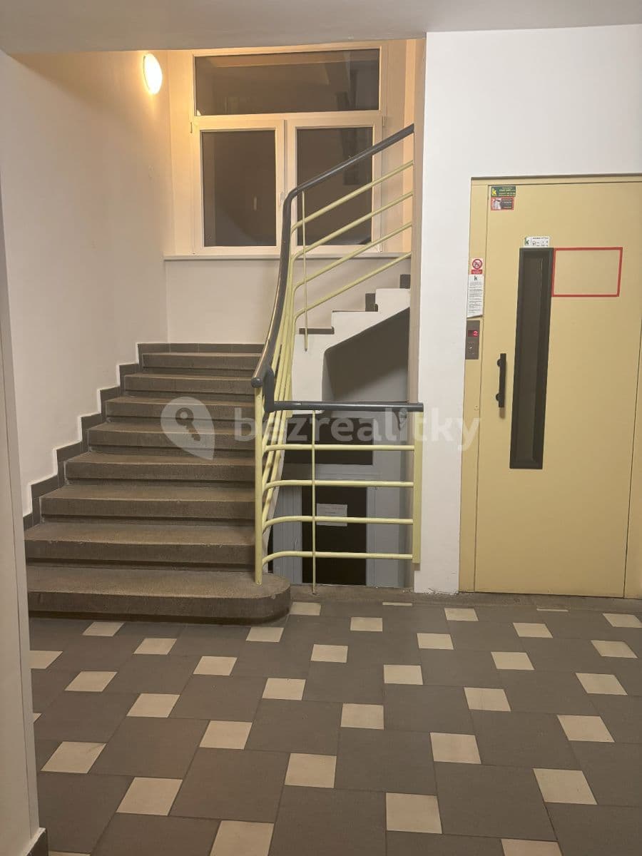 Prenájom bytu 1-izbový 28 m², Přístavní, Praha, Praha Prenájom bytu 1-izbový 28 m², Přístavní, Praha, Praha