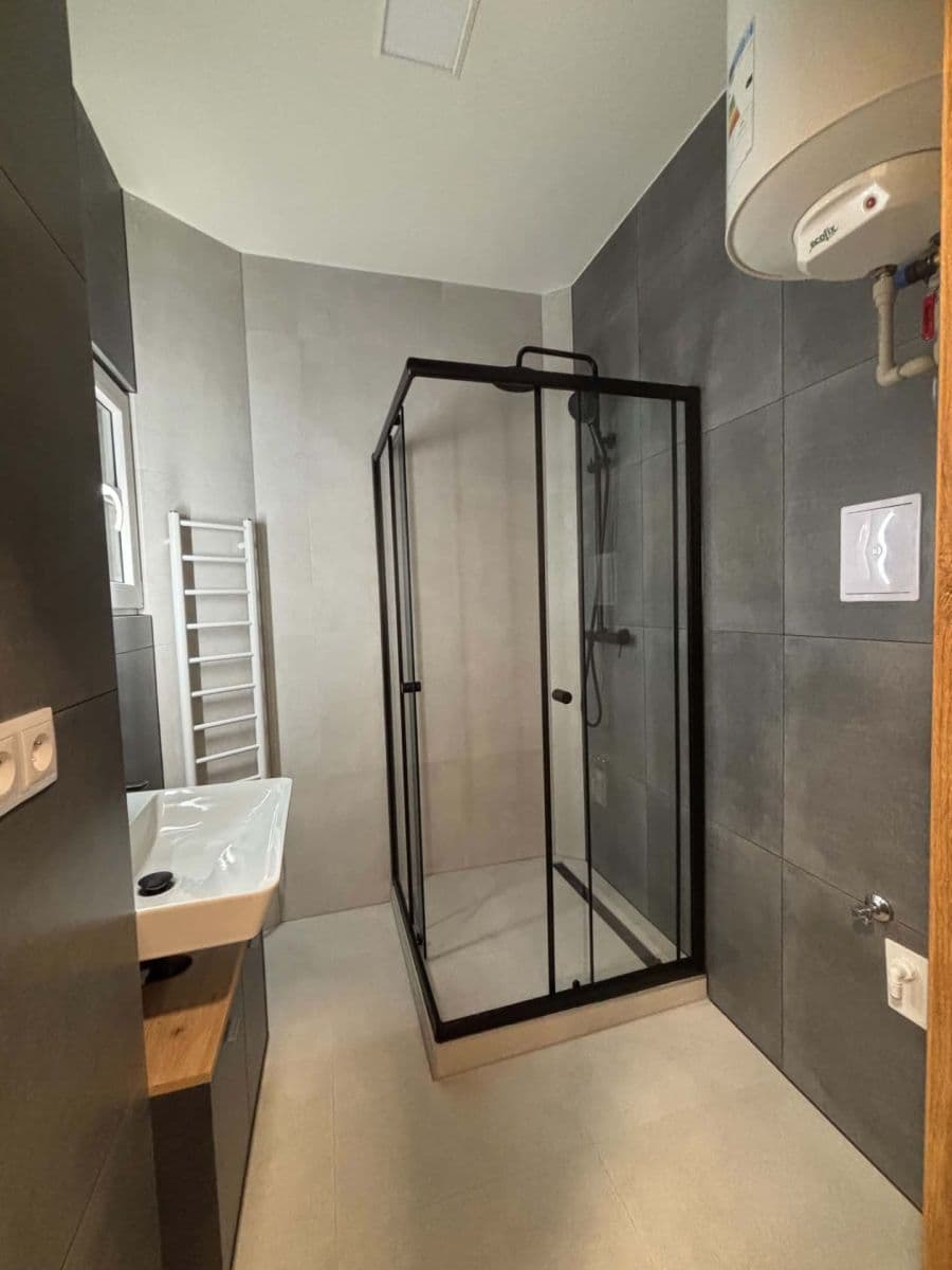 Prenájom bytu 1-izbový 28 m², Přístavní, Praha, Praha Prenájom bytu 1-izbový 28 m², Přístavní, Praha, Praha