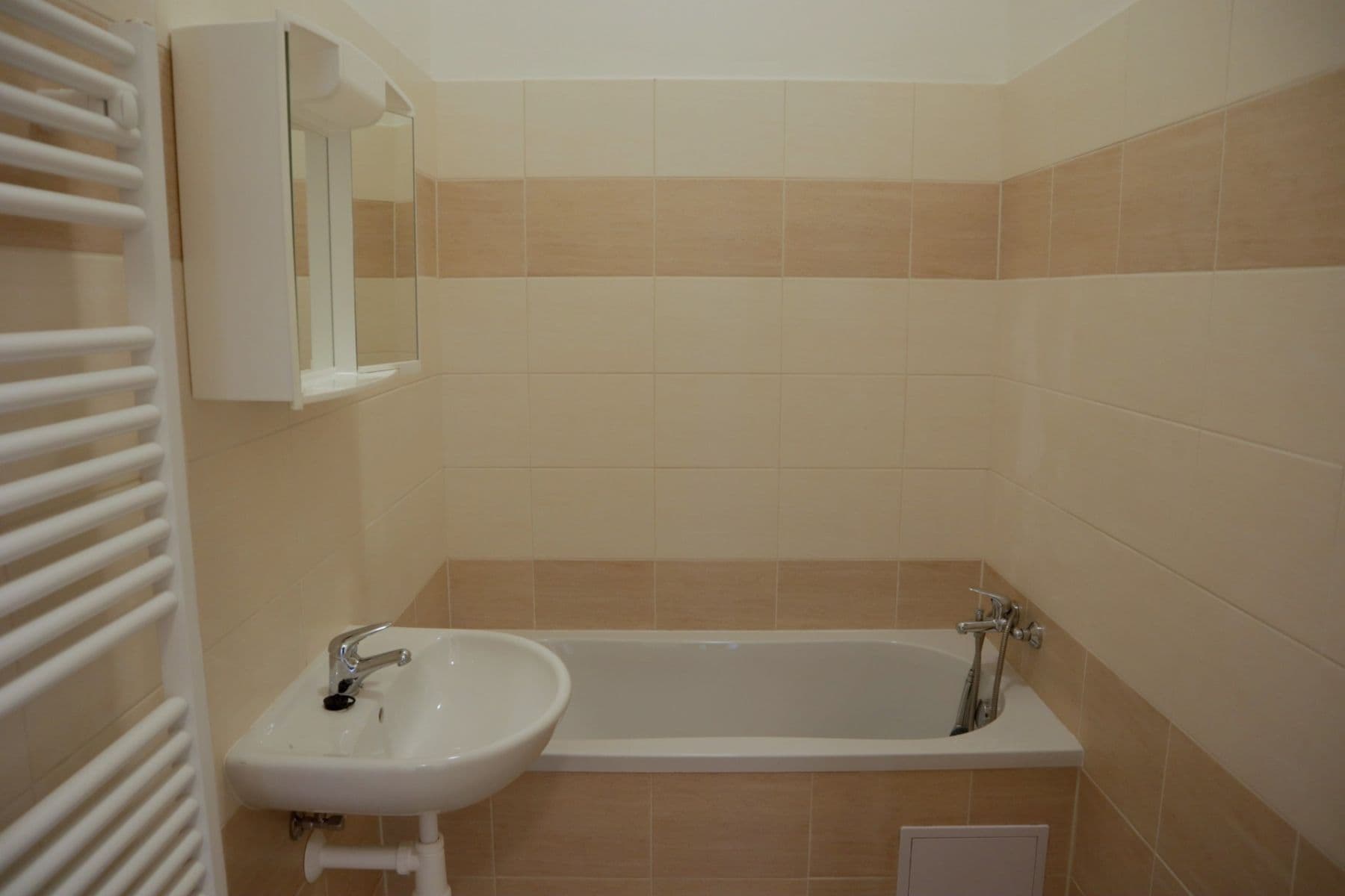 Prenájom bytu 3-izbový 95 m², Ukrajinská, Praha, Praha Prenájom bytu 3-izbový 95 m², Ukrajinská, Praha, Praha