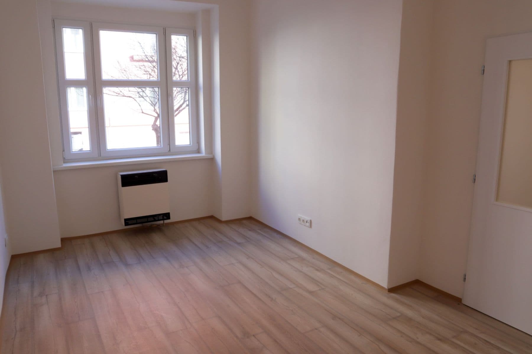 Prenájom bytu 3-izbový 95 m², Ukrajinská, Praha, Praha Prenájom bytu 3-izbový 95 m², Ukrajinská, Praha, Praha