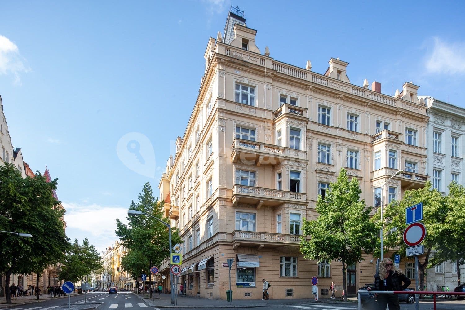 Prenájom bytu 2-izbový 72 m², náměstí Jiřího z Poděbrad, Praha, Praha Prenájom bytu 2-izbový 72 m², náměstí Jiřího z Poděbrad, Praha, Praha