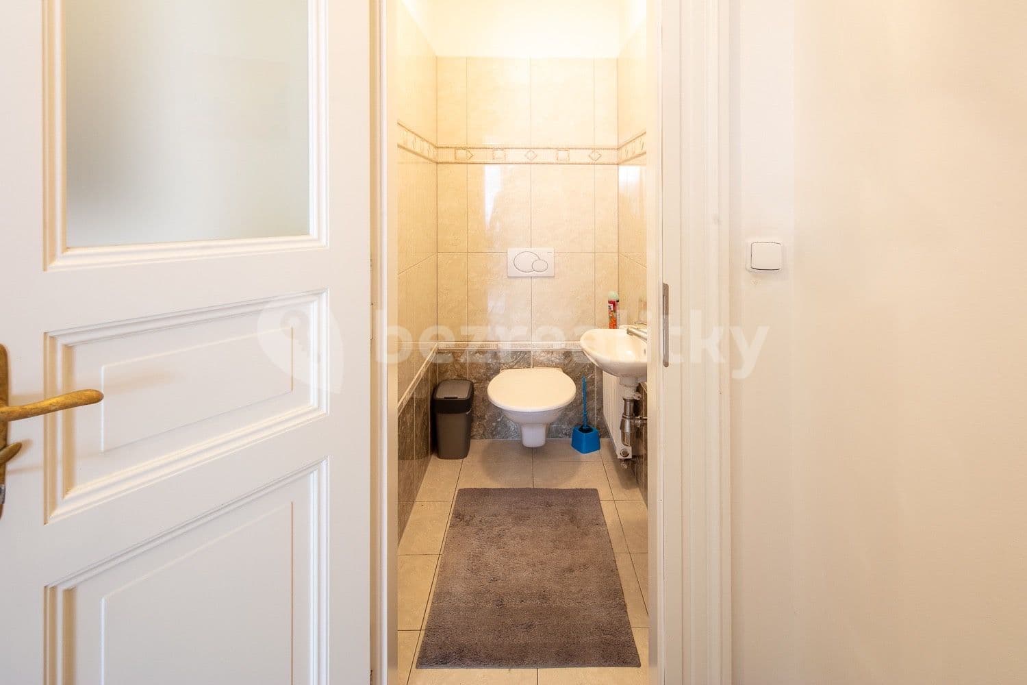 Prenájom bytu 2-izbový 72 m², náměstí Jiřího z Poděbrad, Praha, Praha Prenájom bytu 2-izbový 72 m², náměstí Jiřího z Poděbrad, Praha, Praha