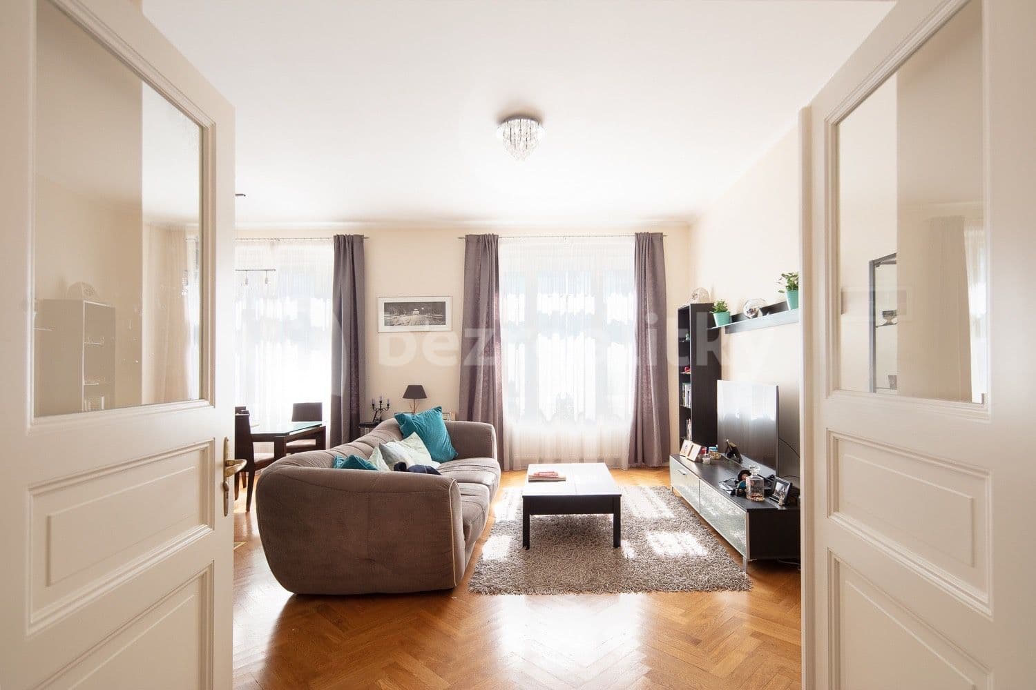 Prenájom bytu 2-izbový 72 m², náměstí Jiřího z Poděbrad, Praha, Praha Prenájom bytu 2-izbový 72 m², náměstí Jiřího z Poděbrad, Praha, Praha