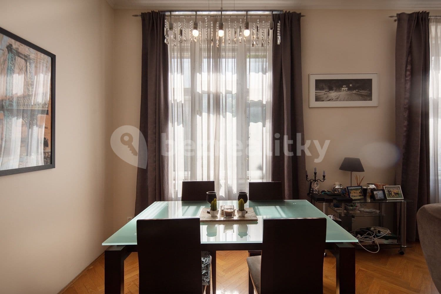 Prenájom bytu 2-izbový 72 m², náměstí Jiřího z Poděbrad, Praha, Praha Prenájom bytu 2-izbový 72 m², náměstí Jiřího z Poděbrad, Praha, Praha