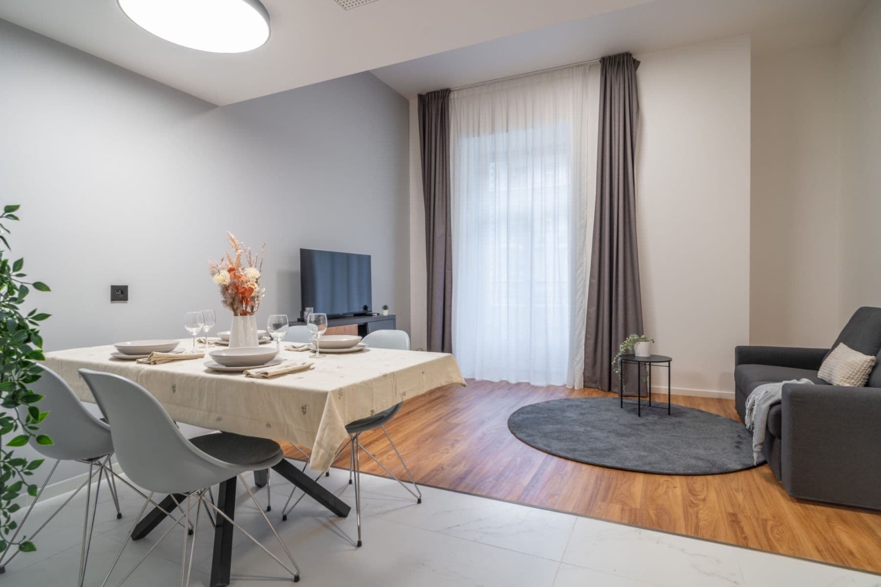 Prenájom bytu 2-izbový 45 m², Legerova, Praha, Praha Prenájom bytu 2-izbový 45 m², Legerova, Praha, Praha
