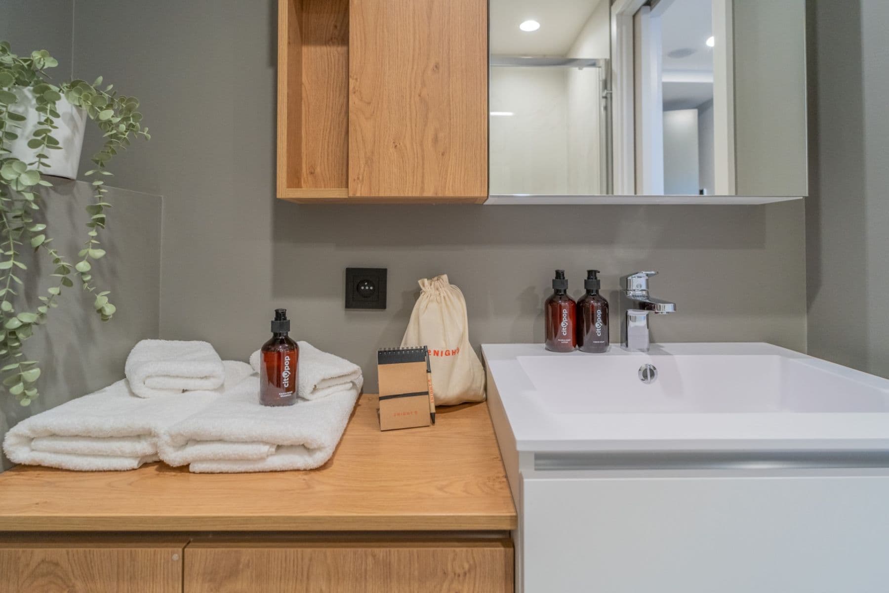 Prenájom bytu 2-izbový 45 m², Legerova, Praha, Praha Prenájom bytu 2-izbový 45 m², Legerova, Praha, Praha