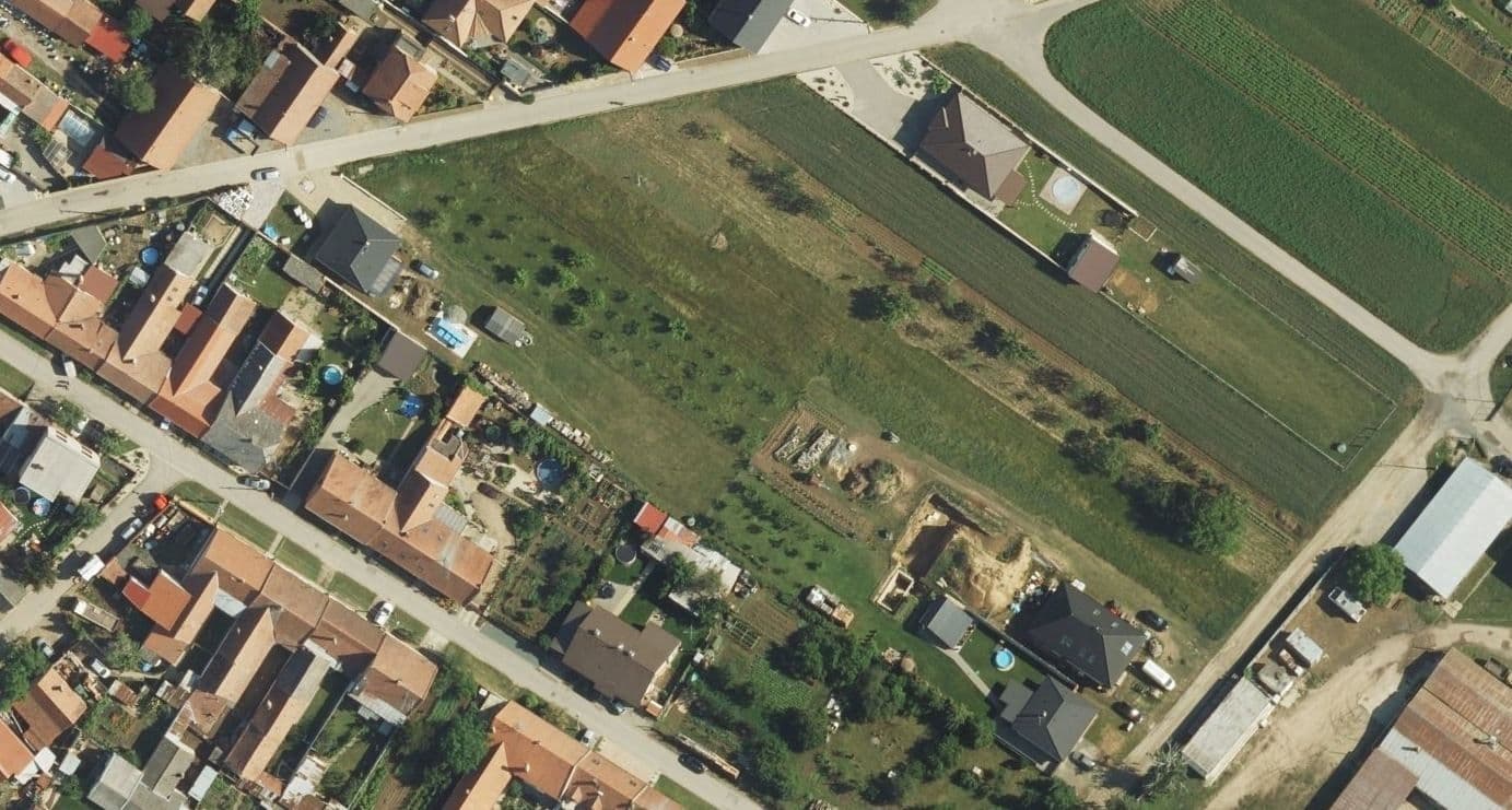 Predaj pozemku 3.285 m², Ivaň, Jihomoravský kraj Predaj pozemku 3.285 m², Ivaň, Jihomoravský kraj