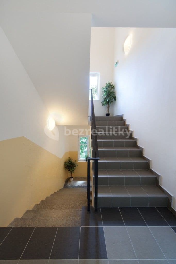 Prenájom bytu 1-izbový 20 m², Podléšková, Praha, Praha Prenájom bytu 1-izbový 20 m², Podléšková, Praha, Praha