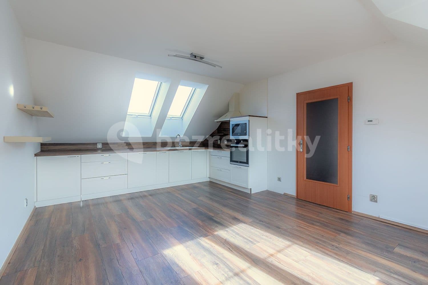 Prenájom bytu 3-izbový 83 m², Tisová, Holubice, Středočeský kraj Prenájom bytu 3-izbový 83 m², Tisová, Holubice, Středočeský kraj