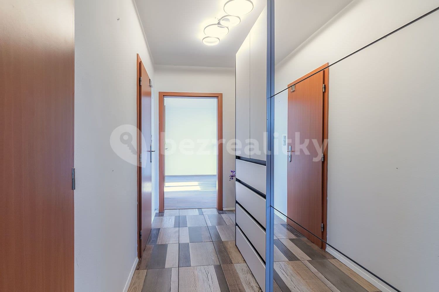 Prenájom bytu 3-izbový 83 m², Tisová, Holubice, Středočeský kraj Prenájom bytu 3-izbový 83 m², Tisová, Holubice, Středočeský kraj