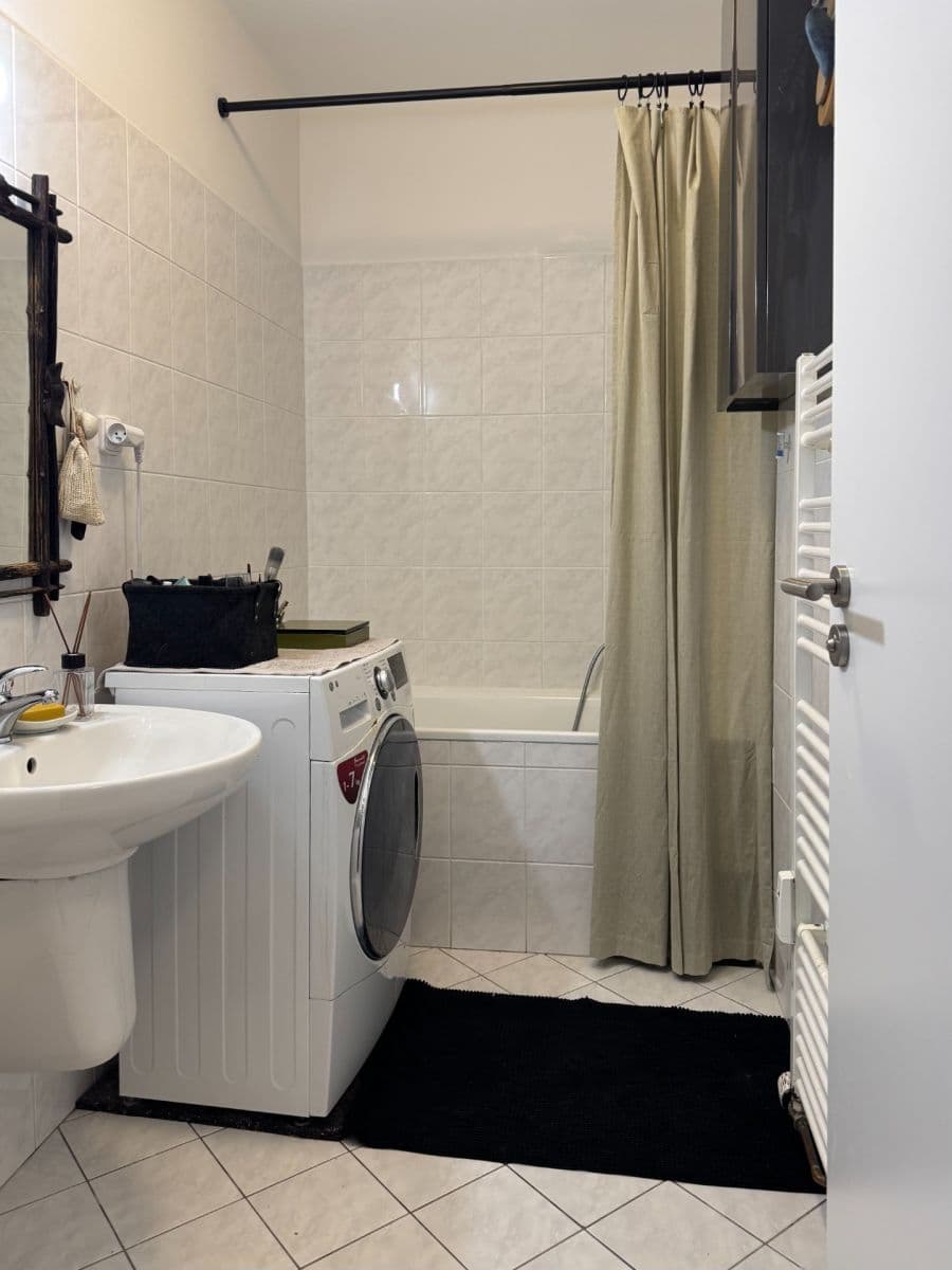 Predaj bytu 3-izbový 66 m², Žiželická, Praha, Praha Predaj bytu 3-izbový 66 m², Žiželická, Praha, Praha