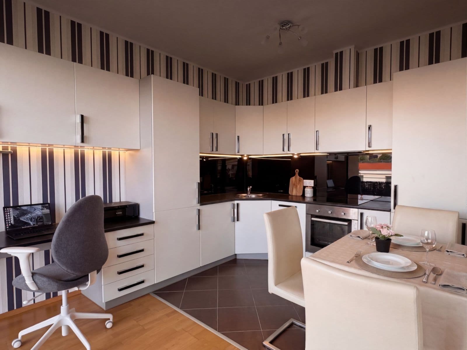 Prenájom bytu 1-izbový 39 m², Nad Dalejským údolím, Praha, Praha Prenájom bytu 1-izbový 39 m², Nad Dalejským údolím, Praha, Praha