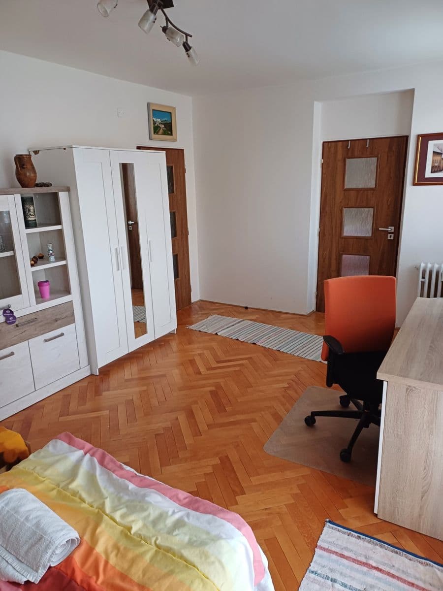 Prenájom bytu 3-izbový 20 m², Holčovická, Praha, Praha Prenájom bytu 3-izbový 20 m², Holčovická, Praha, Praha