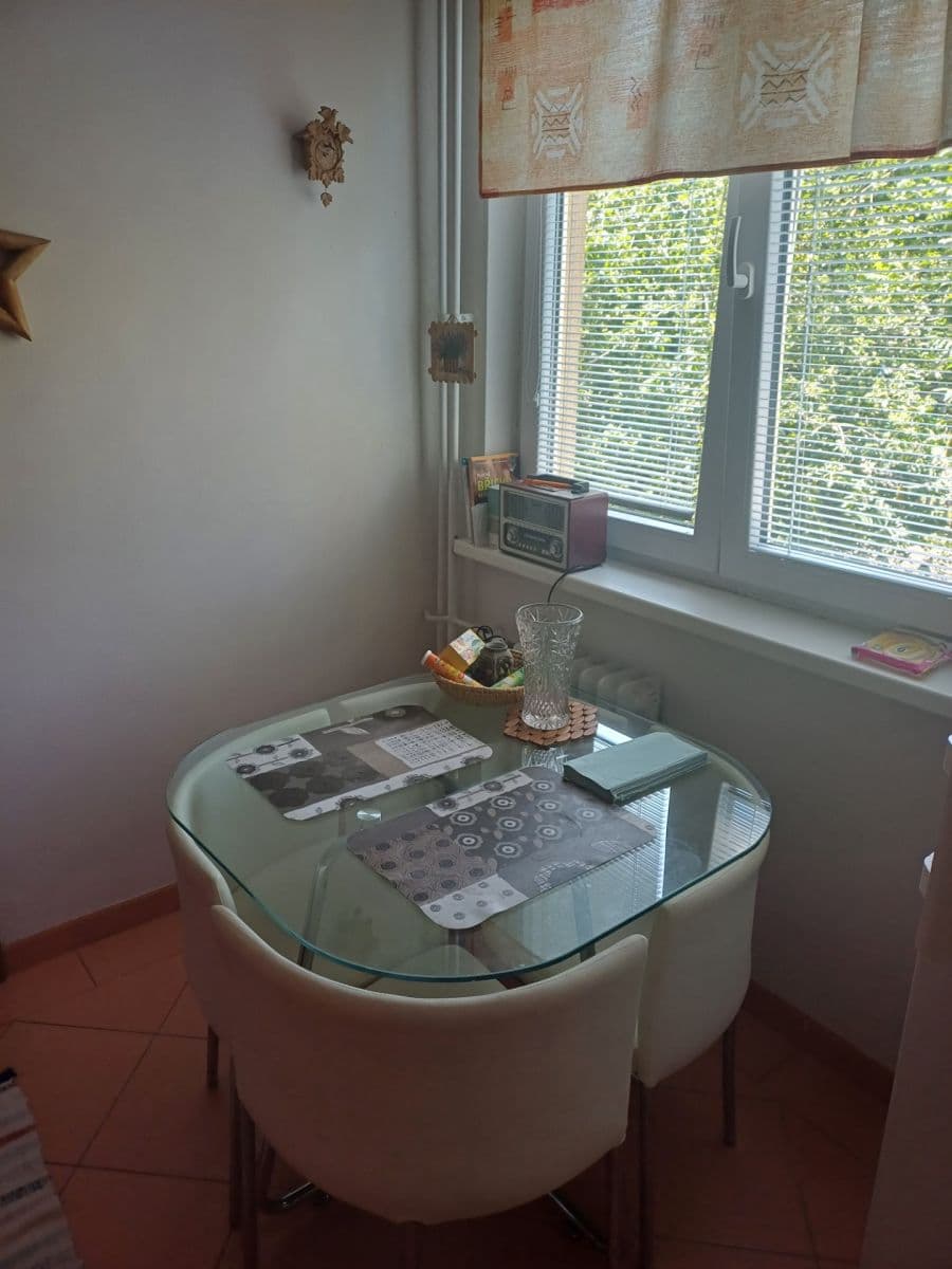 Prenájom bytu 3-izbový 20 m², Holčovická, Praha, Praha Prenájom bytu 3-izbový 20 m², Holčovická, Praha, Praha