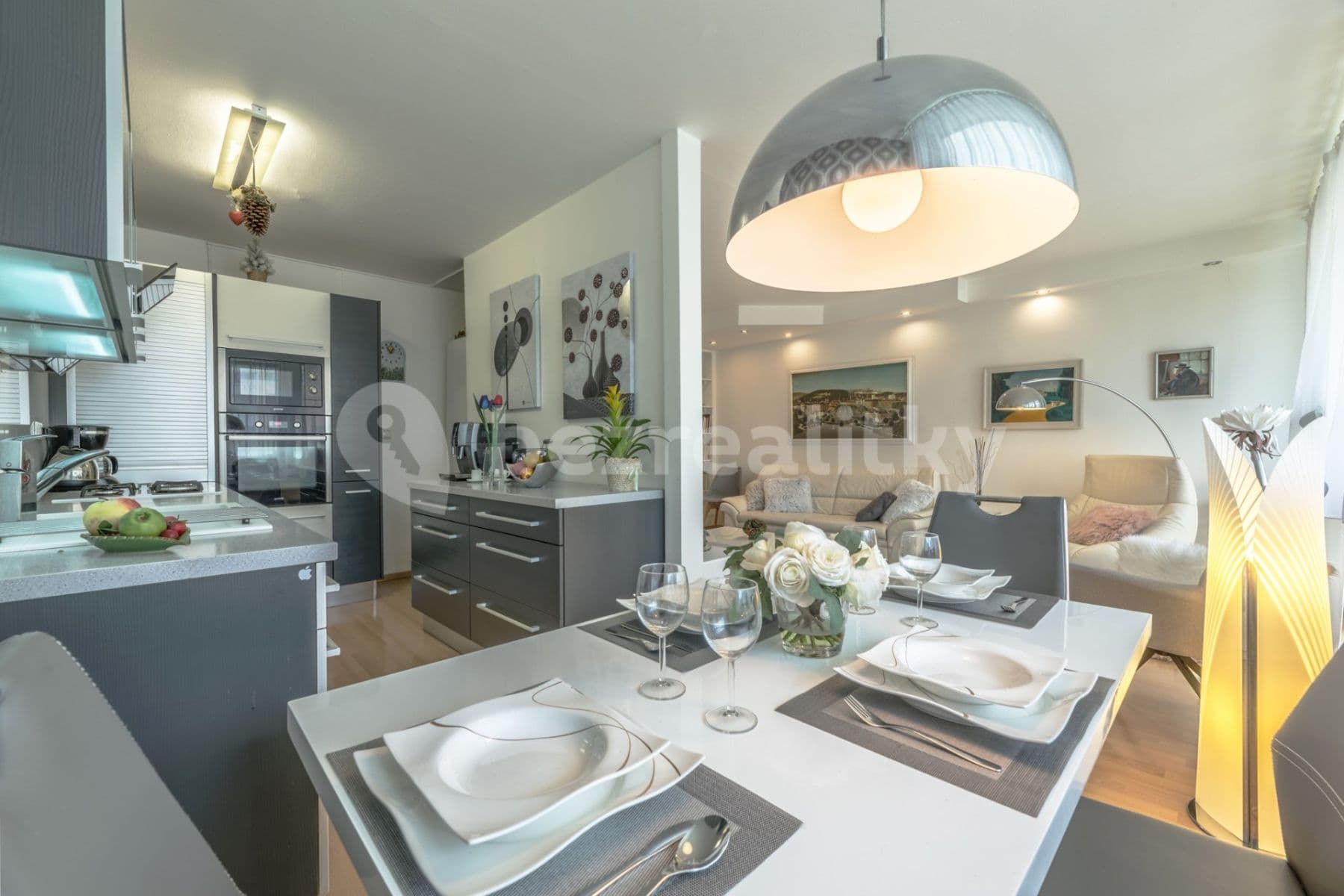 Prenájom bytu 4-izbový 102 m², Nušlova, Praha, Praha Prenájom bytu 4-izbový 102 m², Nušlova, Praha, Praha