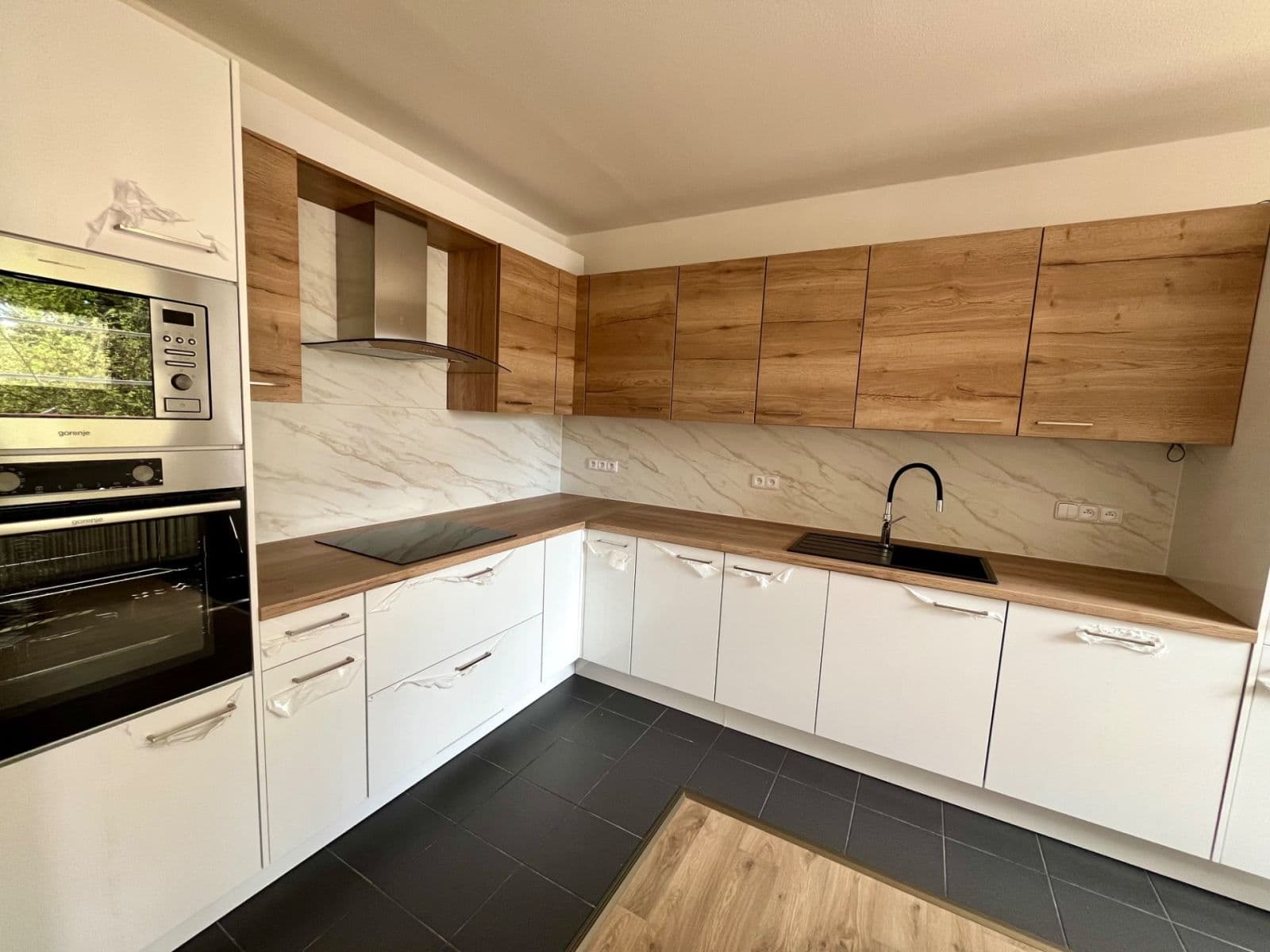 Prenájom bytu 4-izbový 100 m², Josefa Hory, Jablonec nad Nisou, Liberecký kraj Prenájom bytu 4-izbový 100 m², Josefa Hory, Jablonec nad Nisou, Liberecký kraj