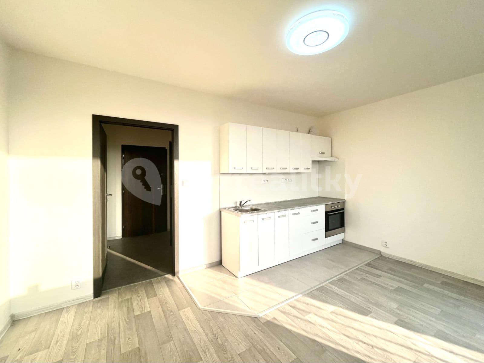 Prenájom bytu 1-izbový 27 m², Svídnická, Praha, Praha Prenájom bytu 1-izbový 27 m², Svídnická, Praha, Praha