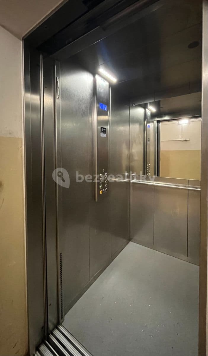 Prenájom bytu 1-izbový 27 m², Svídnická, Praha, Praha Prenájom bytu 1-izbový 27 m², Svídnická, Praha, Praha