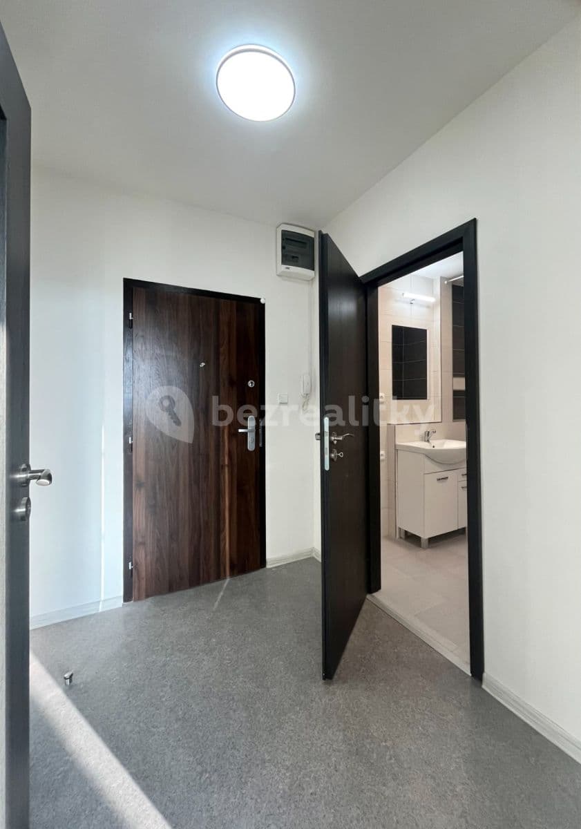 Prenájom bytu 1-izbový 27 m², Svídnická, Praha, Praha Prenájom bytu 1-izbový 27 m², Svídnická, Praha, Praha