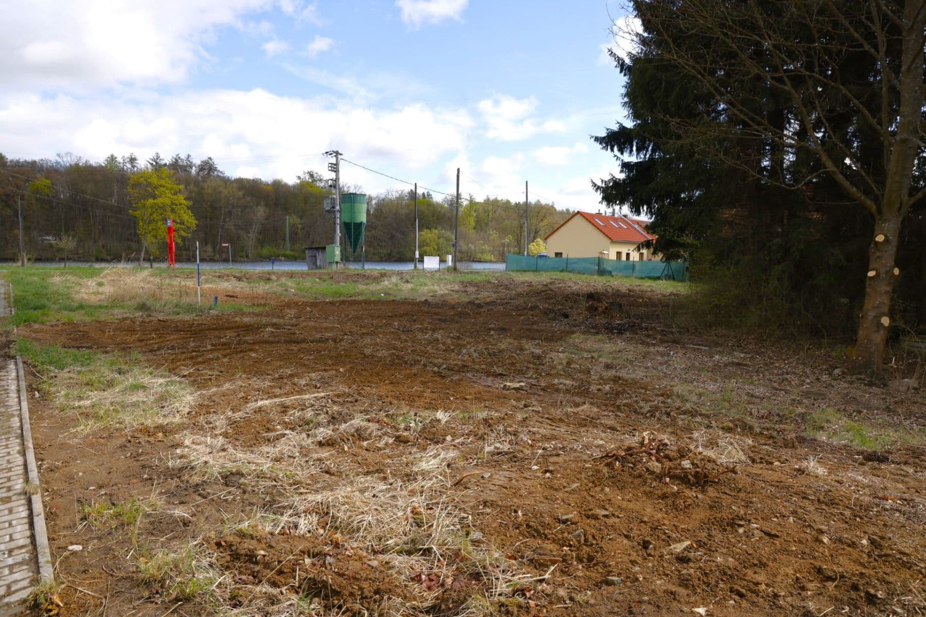 Predaj pozemku 1.122 m², Šeříková, Kamenice, Středočeský kraj Predaj pozemku 1.122 m², Šeříková, Kamenice, Středočeský kraj