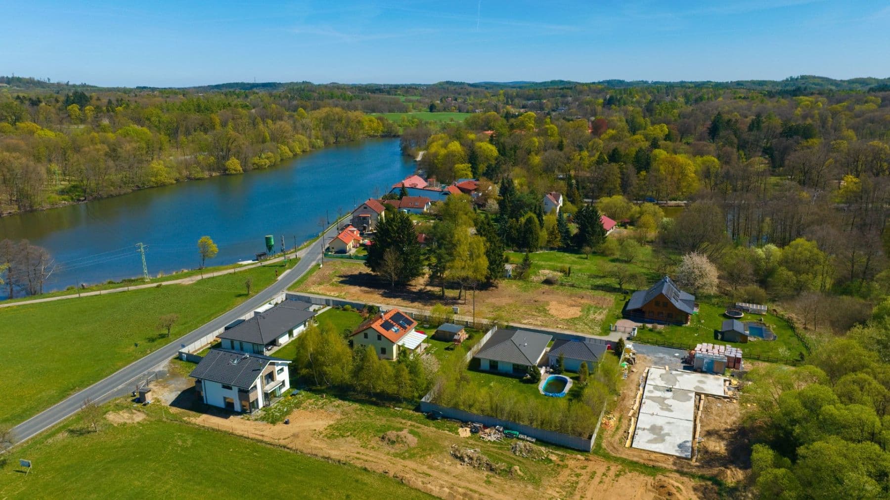 Predaj pozemku 1.122 m², Šeříková, Kamenice, Středočeský kraj Predaj pozemku 1.122 m², Šeříková, Kamenice, Středočeský kraj