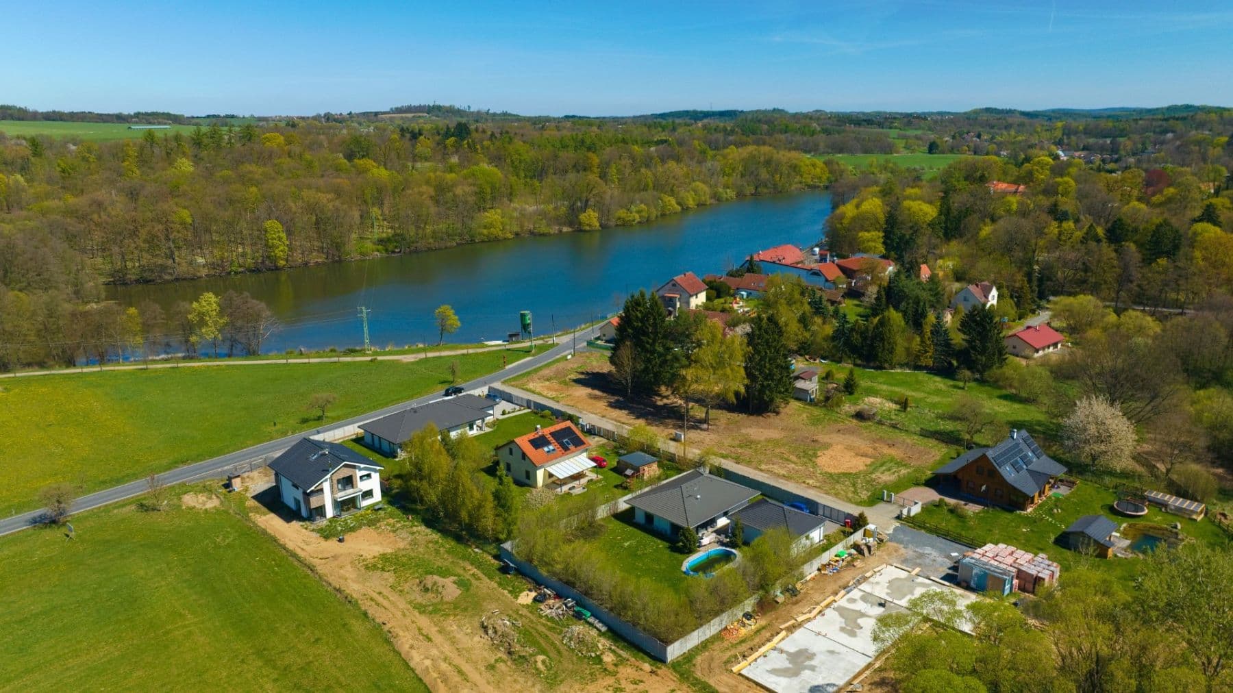 Predaj pozemku 1.122 m², Šeříková, Kamenice, Středočeský kraj Predaj pozemku 1.122 m², Šeříková, Kamenice, Středočeský kraj