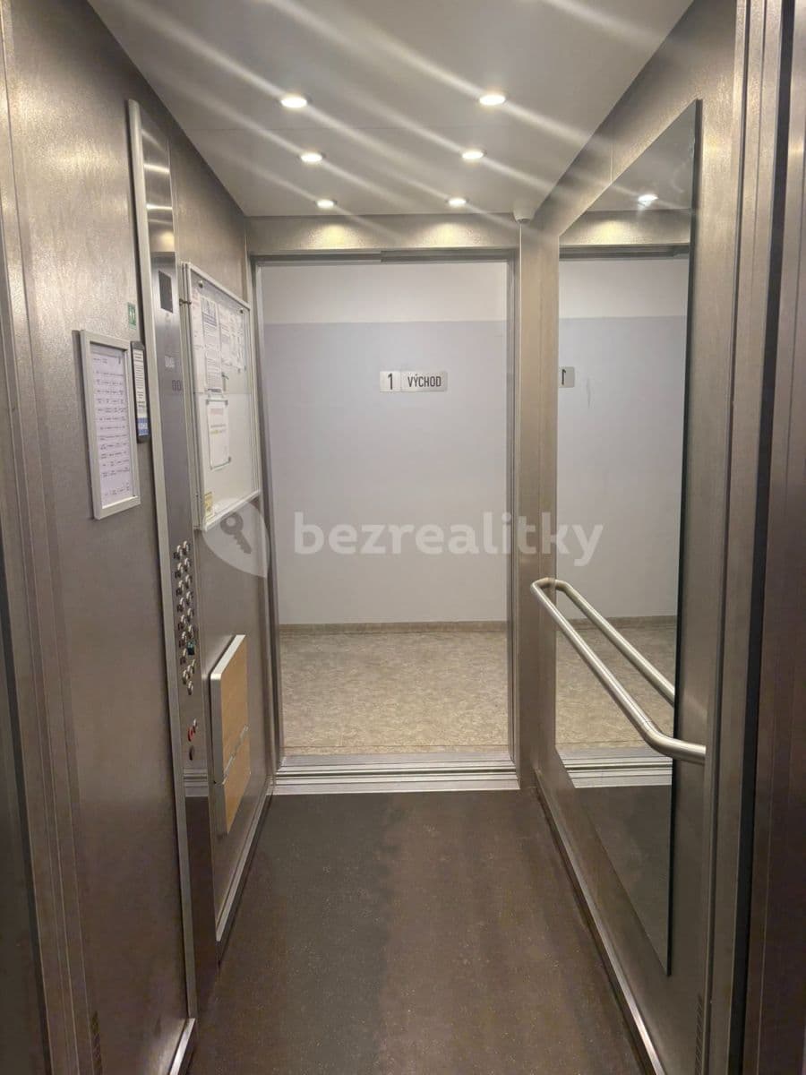 Prenájom bytu 3-izbový 91 m², Nevanova, Praha, Praha Prenájom bytu 3-izbový 91 m², Nevanova, Praha, Praha