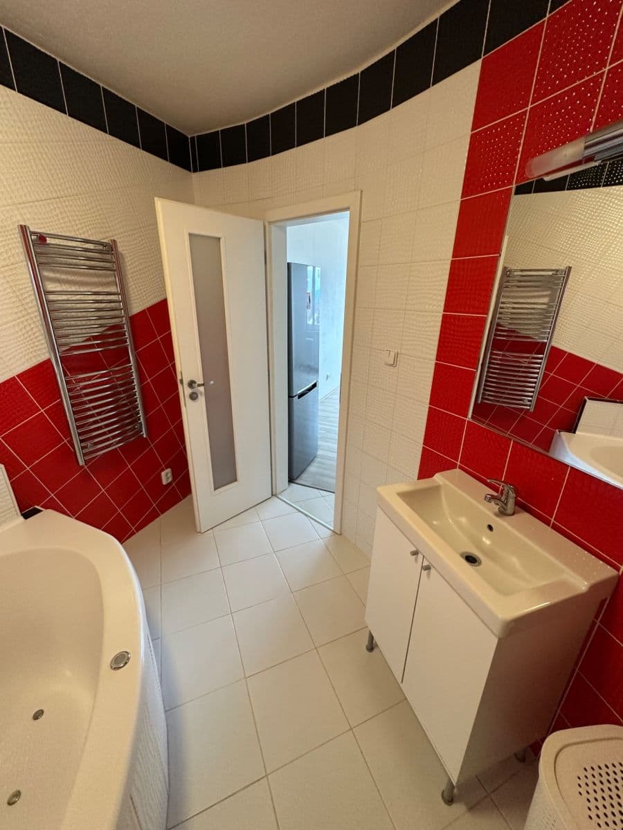 Prenájom bytu 2-izbový 44 m², Nad Papežem, Dobříš, Středočeský kraj Prenájom bytu 2-izbový 44 m², Nad Papežem, Dobříš, Středočeský kraj